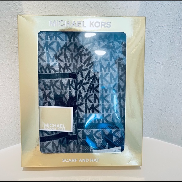Michael Kors Monogram Knit 2 Piece Set Gift Scarf& Gloves OS NWT - Picture 4 of 5